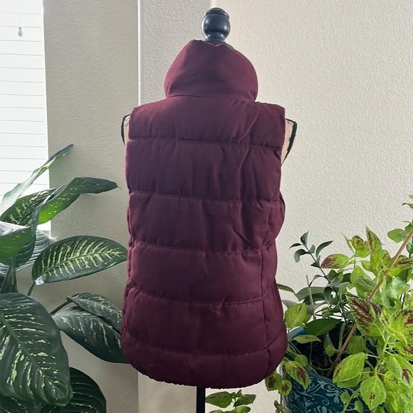 NWOT Old Navy vest colour maroon excellent condition - Picture 5 of 8